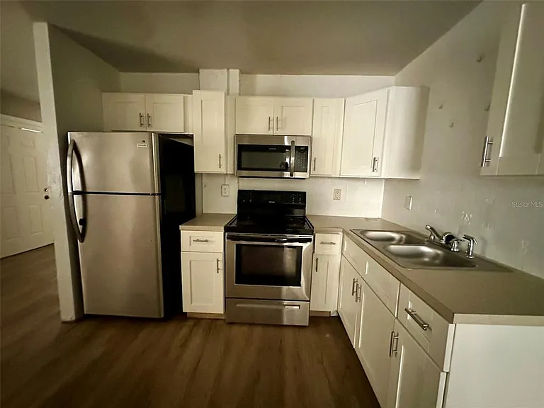 649 NE Waldo Rd — Photo 9