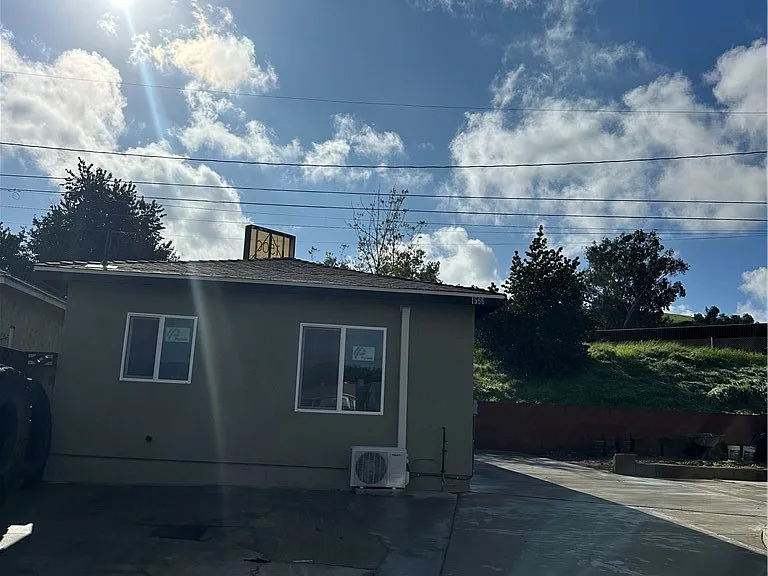 1564 W Phillips Blvd — Photo 3