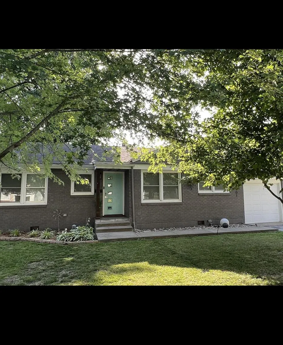 3 bed, 1236 sqft, $2,000 — Photo 1