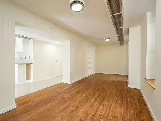 2nd image of 957 Park Ave APT 1B