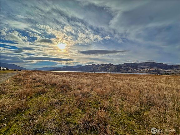 3rd image of 433 Eastlake Road