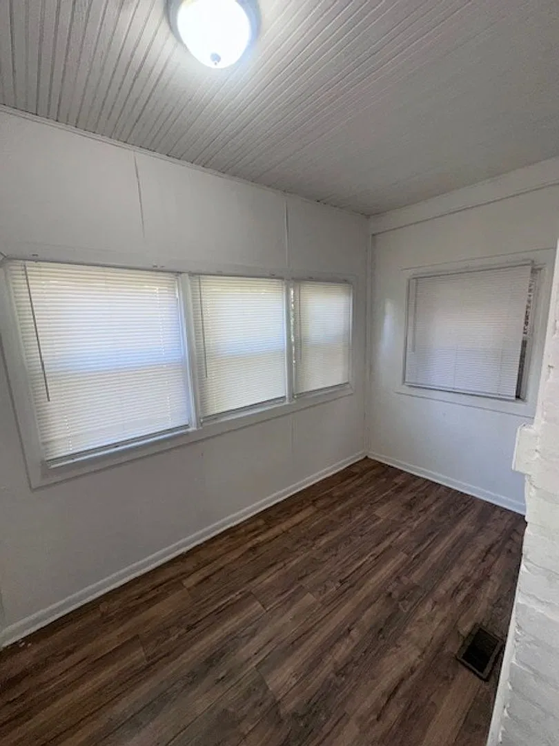 74 Rhodes — Photo 3