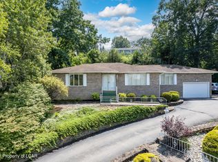 31 Fairfield Dr, Wilkes Barre, PA 18702