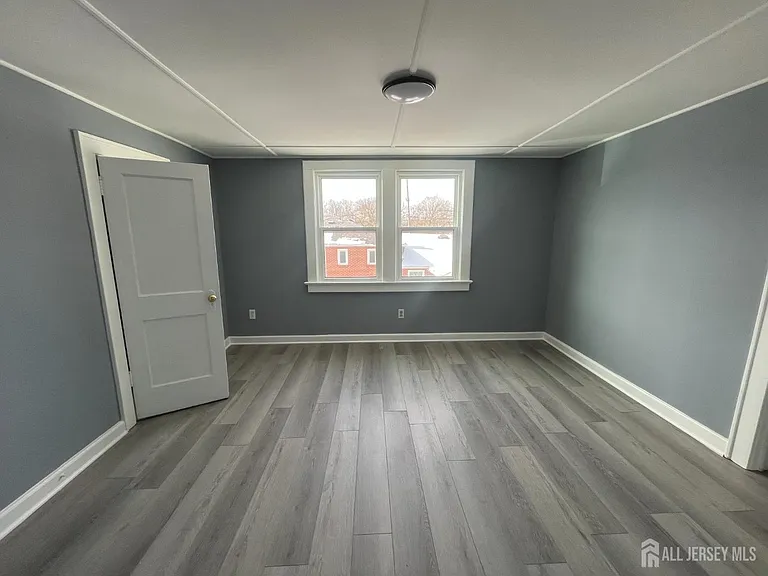 7 Bound Brook Ave — Photo 5