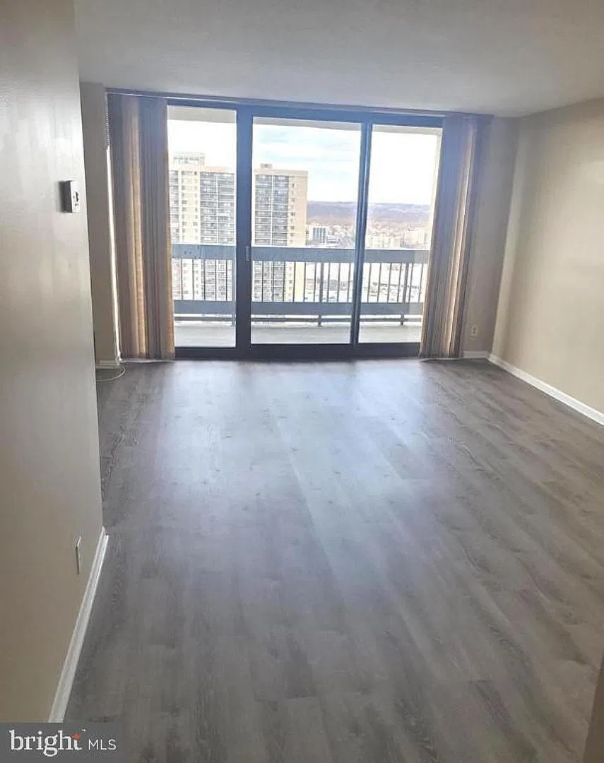 Discover the perfect blend of comfort, convenience, and modern style in this charming 1 bedroom, ... — Photo 3