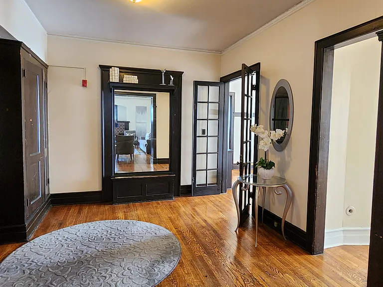 St. James Court Historic Apartments — Photo 24