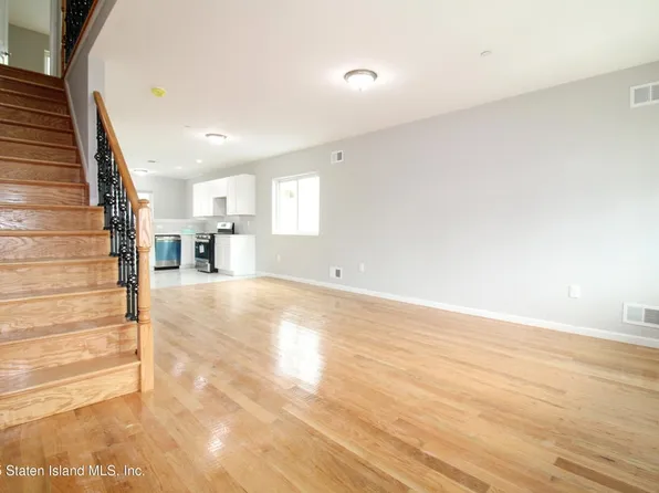 85 Perry Avenue image 4 of 12