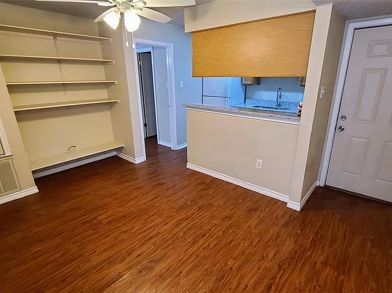 1907 Robbins Pl #105 — Photo 2