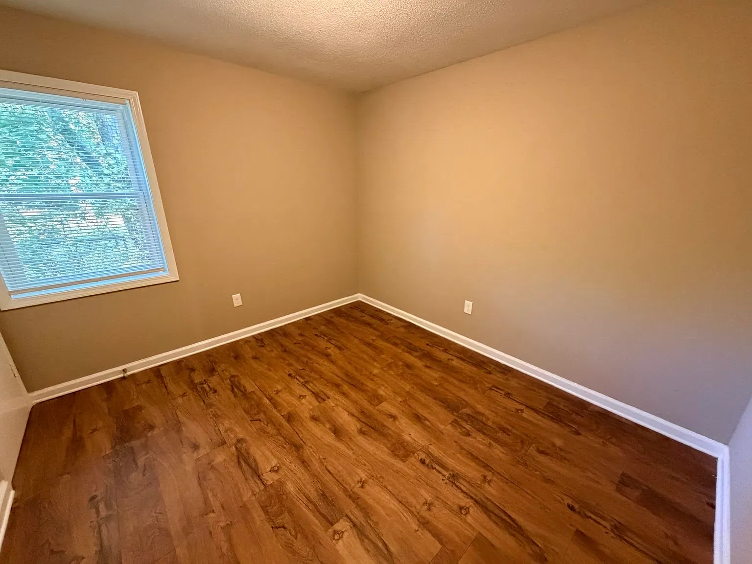 3 bed, 1.0 bath, 1118 sqft, $1,100 — Photo 4