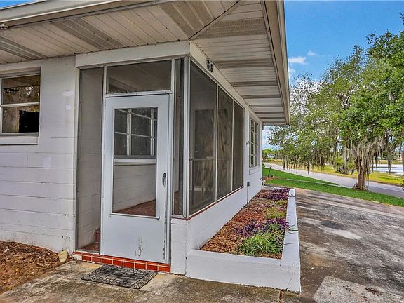 2nd image of 818 S Lakeshore Blvd