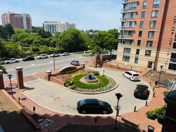 11710 Old Georgetown Rd APT 405, North Bethesda, MD 20852