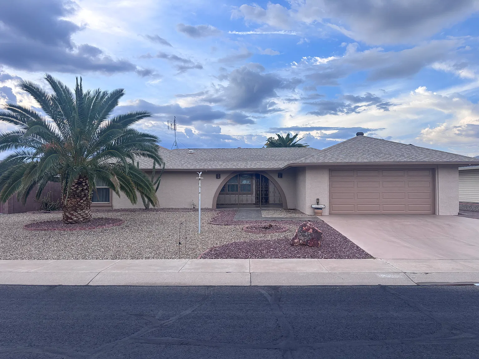 3 bed, 2390 sqft, $2,200 — Photo 1