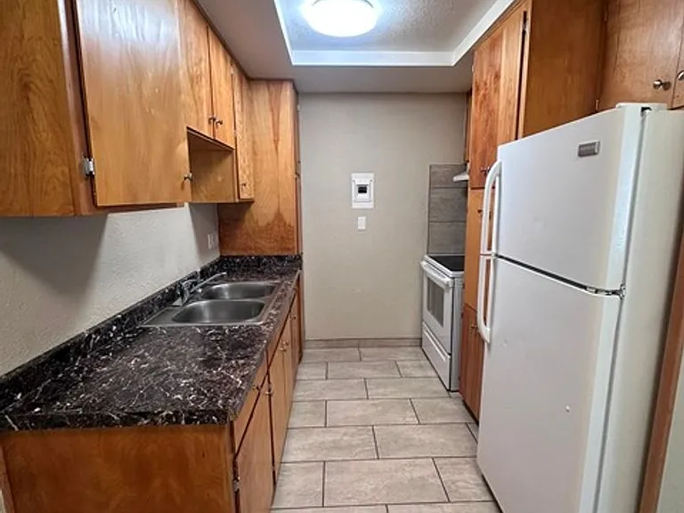 2544 Union St — Photo 13