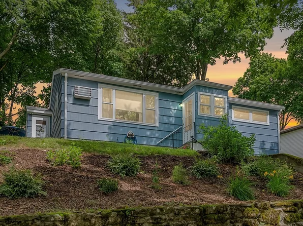 19 Maplewood Rd, Worcester, MA 01602