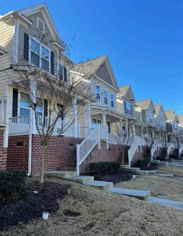 3 bed, 2.5 bath, 2148 sqft, $2,099 — Photo 2