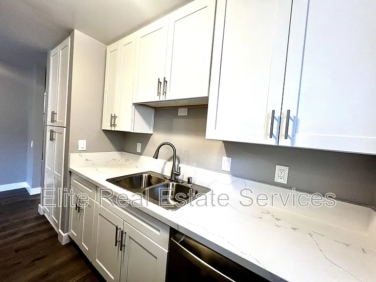 4424 47th St #1 — Photo 2