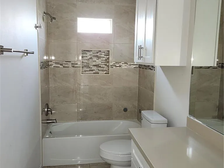 918 N Clarence Ave #2 — Photo 9