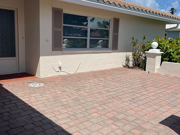 3rd image of 75 Windsor Dr