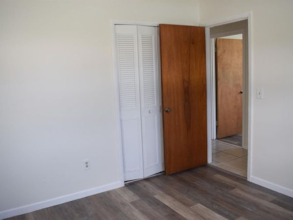 4th image of 1881 SE Airoso Blvd