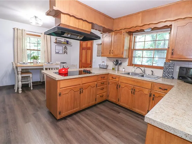 7631 Santa Fe Dr — Photo 2