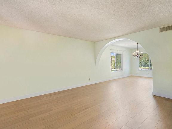 5th image of 6126 Rowland Ave
