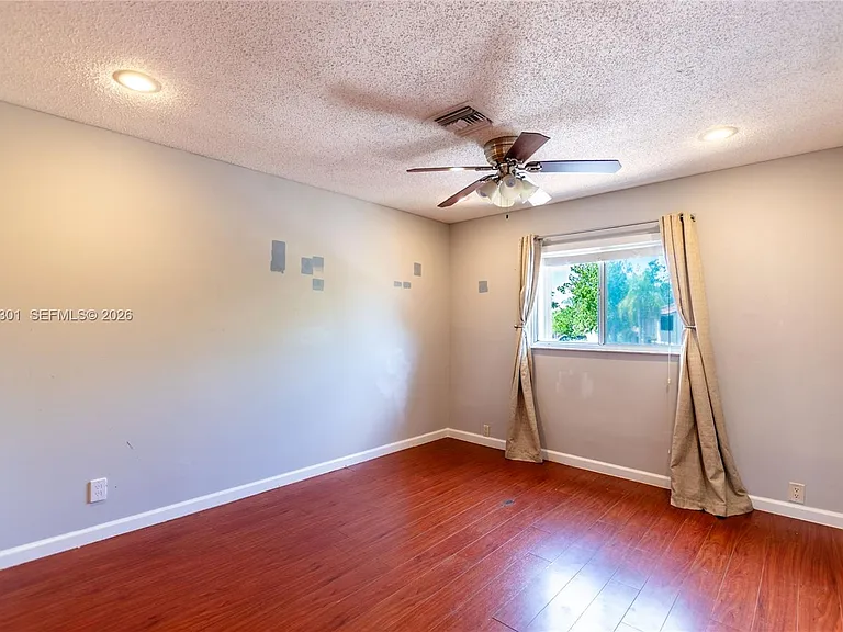 9803 NW 37th St — Photo 36