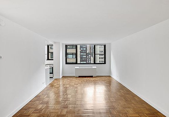 4th image of 330 W 58th St APT 11E