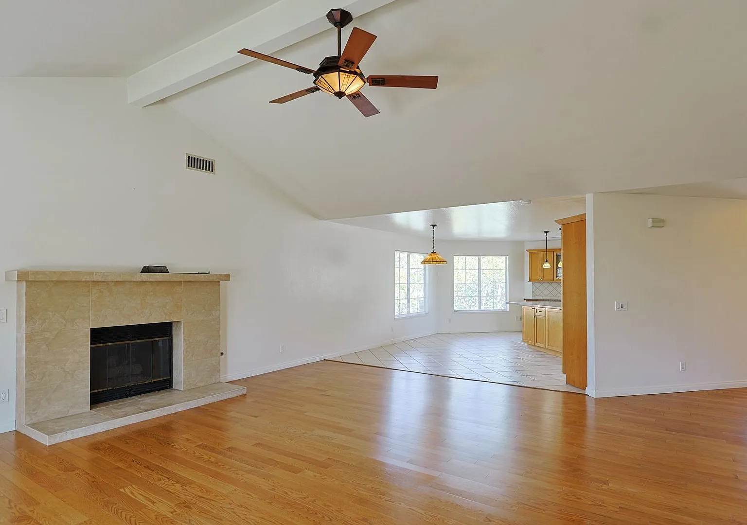 Spacious 4BR/2.5BA Vista Home with Large Backyard, 2-Car Garage — Photo 4