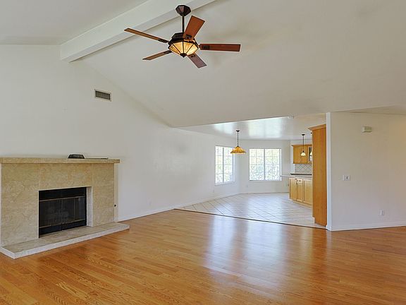 4th image of 1249 Girard Ct