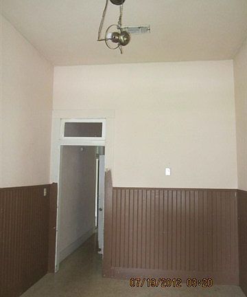 3rd image of 605 Elgie St