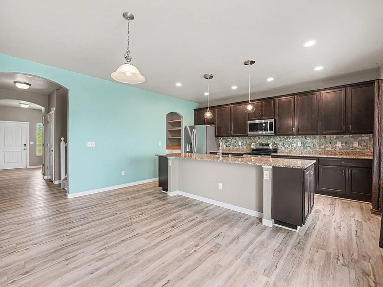 2721 Bridle Dr — Photo 6