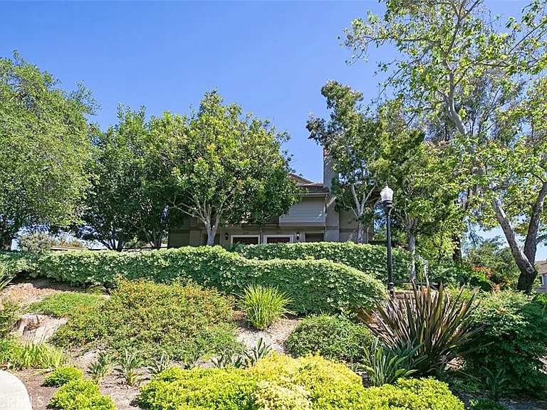 24392 Kingston Ct — Photo 3
