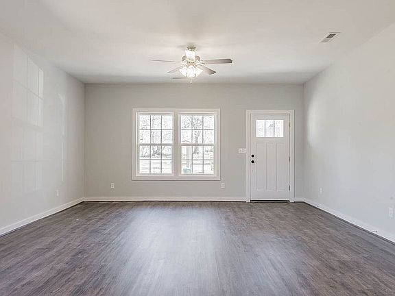 4th image of 109 Steppville Garden Dr