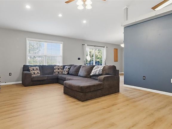 5th image of 20967 Lacombe Rd