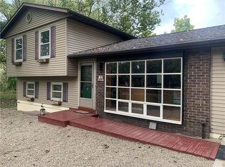 115 Eagle Bluff Dr, Oakwood, IL 61858