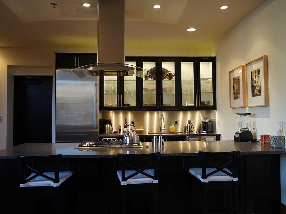 1st image of 215 W Liberty St #215