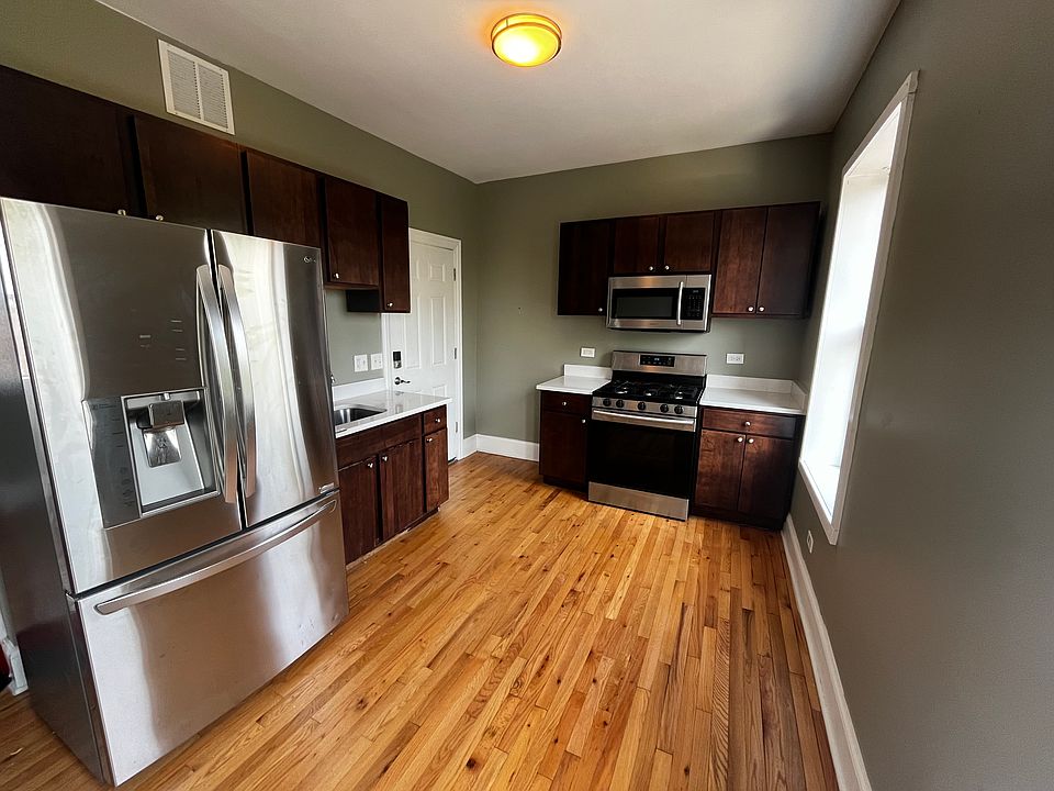 1st image of 1552 N Avers Ave #3
