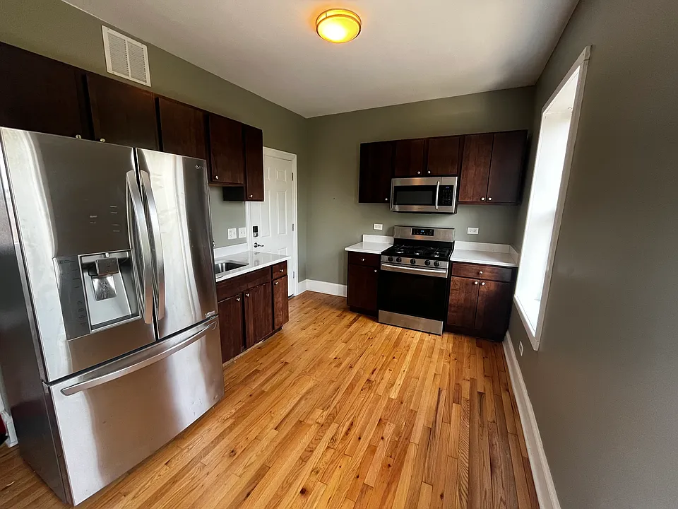 1552 N Avers Ave #3