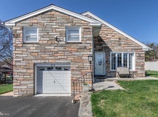 312 Overhill Ave, Philadelphia, PA 19116