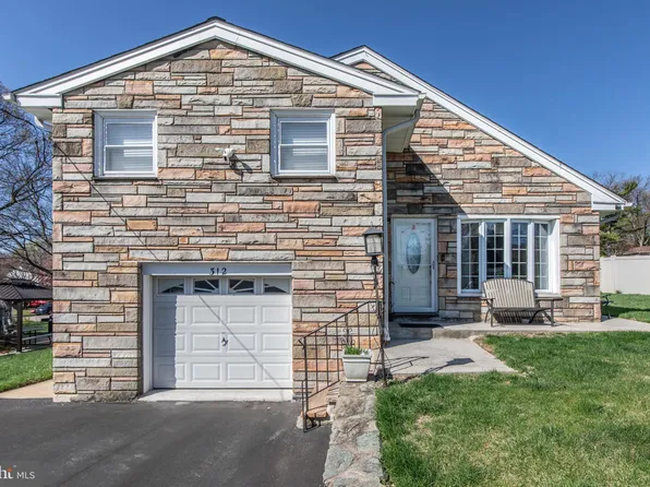 312 Overhill Ave, Philadelphia, PA 19116