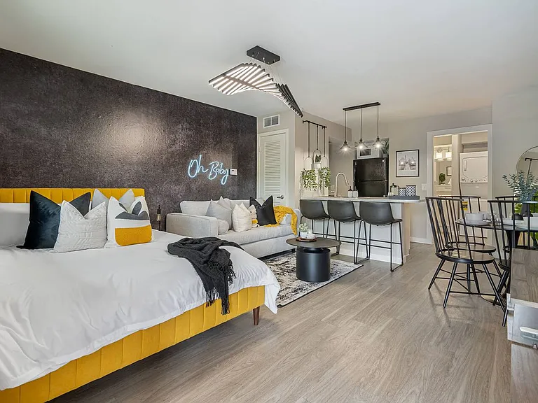 6811 Great Northern Blvd #L — Photo 1