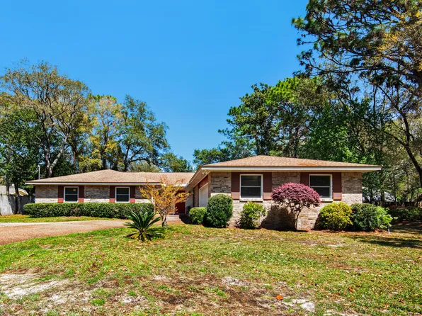 82 Poquito Rd, Shalimar, FL 32579