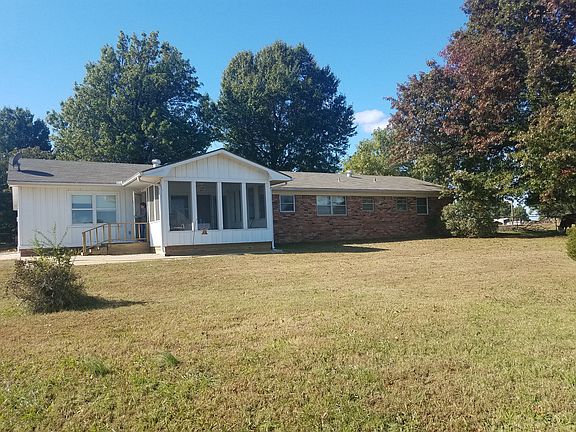 Spacious fenced yard