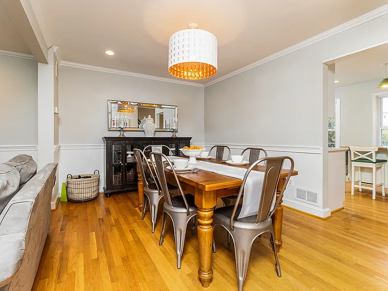 2320 Sanford St — Photo 10