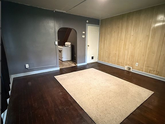 4th image of 127 Linhart St #1