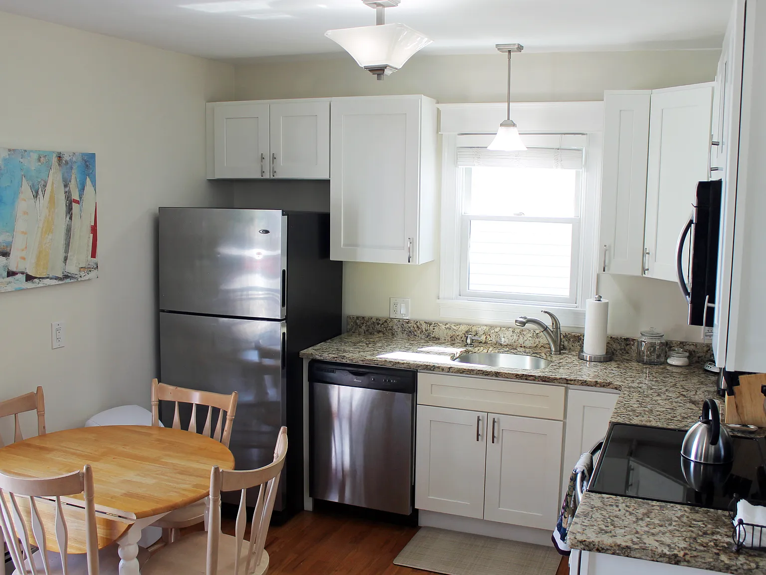 2 bed, 650 sqft, $5,800 — Photo 4