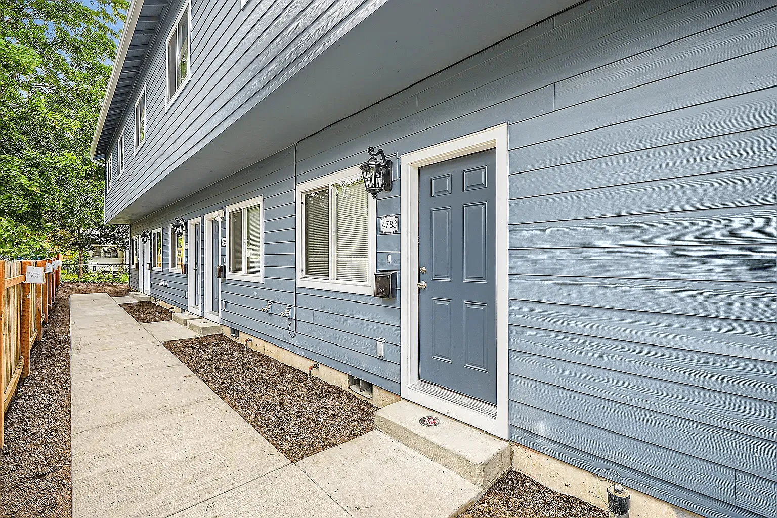 2 bed, 1.5 bath, 902 sqft, $1,700 — Photo 1