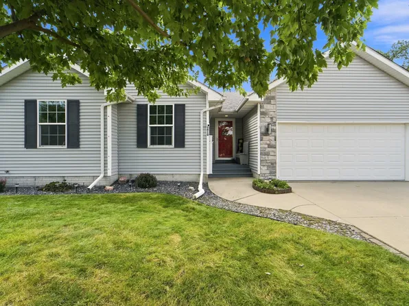 5610 NW 52nd St, Johnston, IA 50131