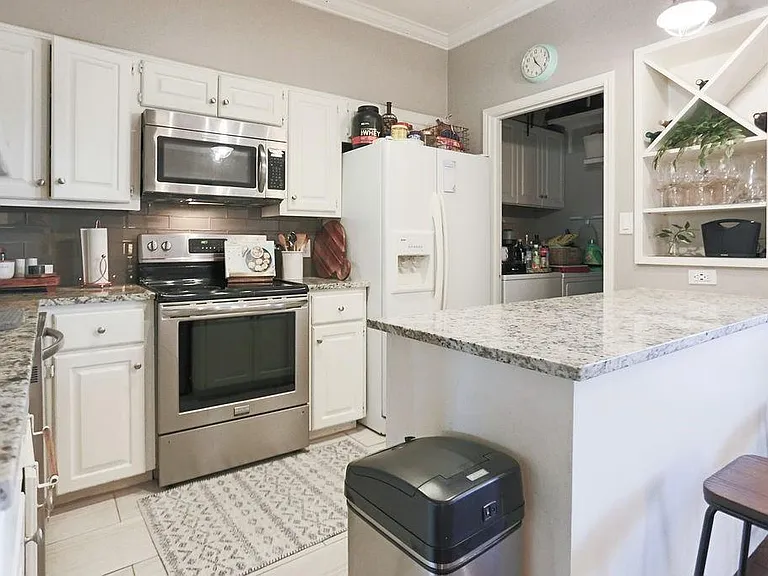 1307 Kinney Ave #121 — Photo 4