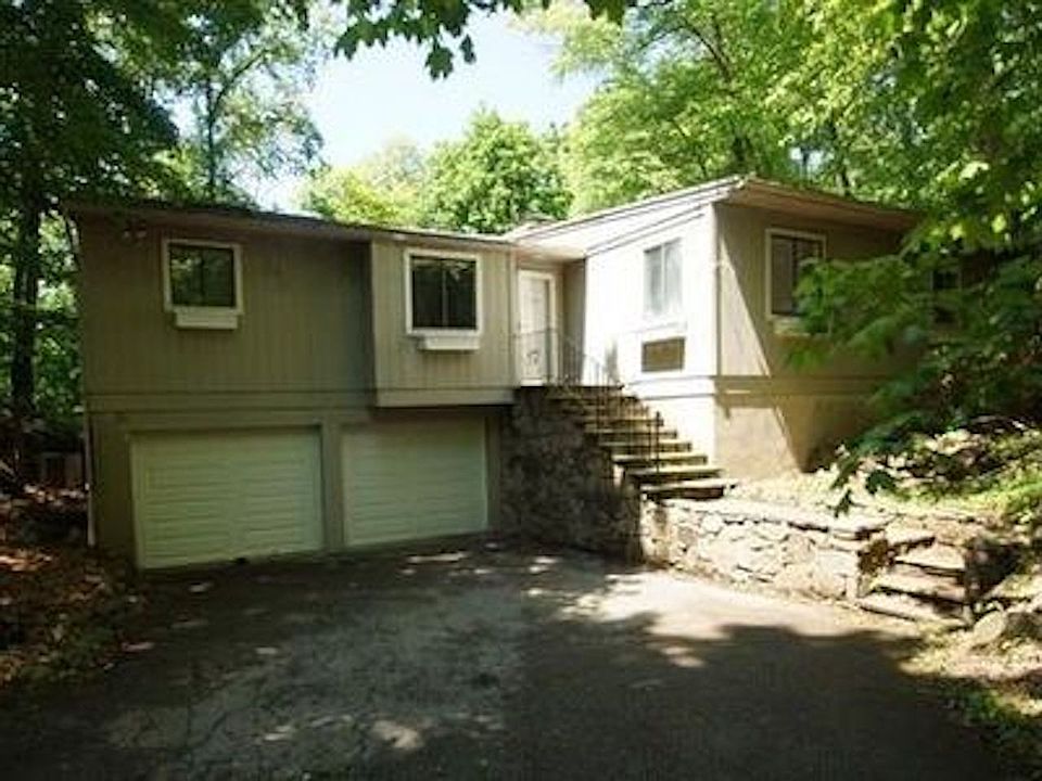1st image of 14 William Puckey Dr